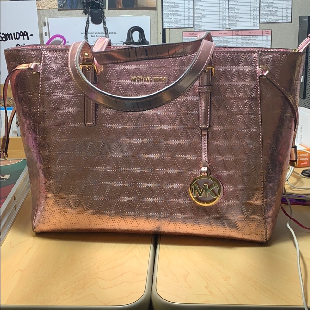 **HOLD FOR BABYERYN2210**Michael Kors Voyager Tote